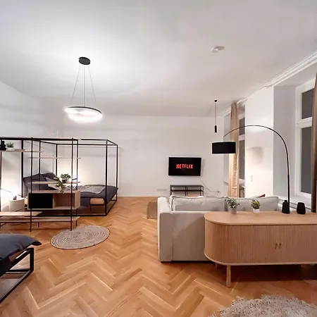 Near Ku'damm * Berlin