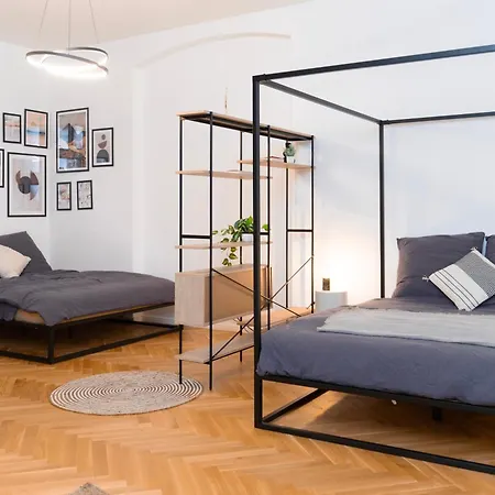 Near Ku'damm * ベルリン